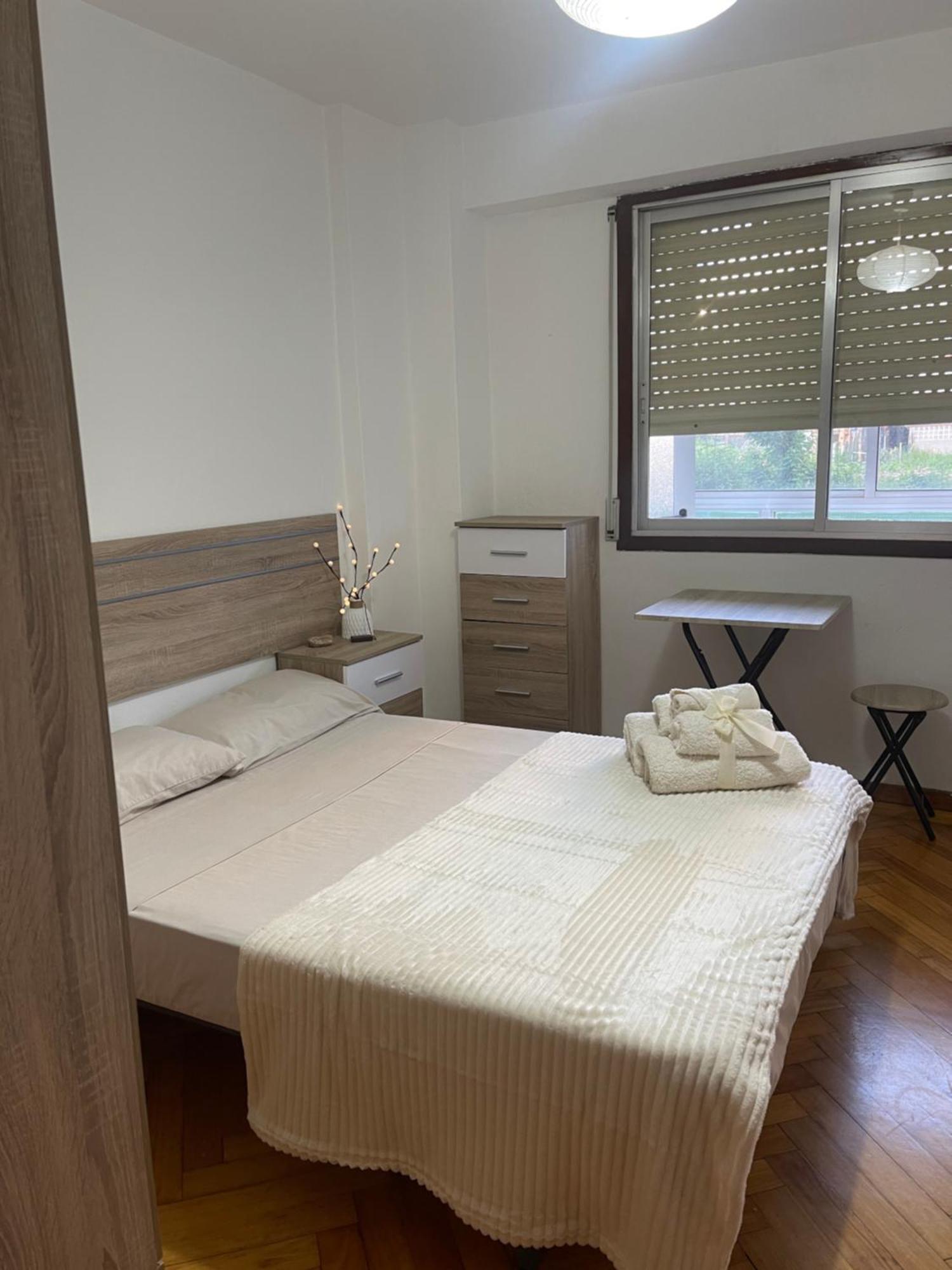 Disfruta De Exclusiva Habitacion Privada, A 5 Minutos De La Playa ヴィーゴ エクステリア 写真